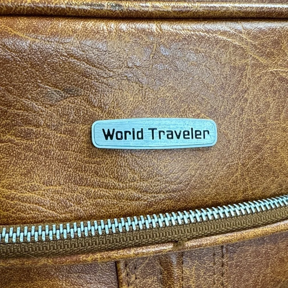 World Traveler Vintage tan Leather locking Bag